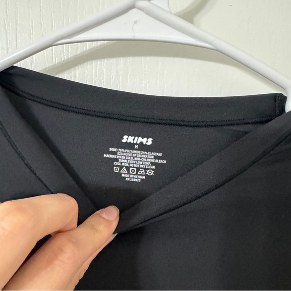 skims fits everybody long sleeve t-shirt - Picture 4 of 5